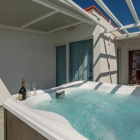 아파트 Seaside Penthouse With Hot Tub Sky Living *