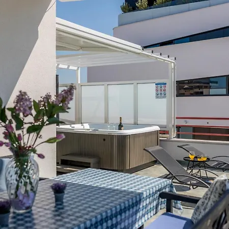 Seaside Penthouse With Hot Tub Sky Living * スプリト