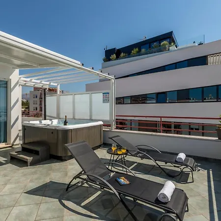 Seaside Penthouse With Hot Tub Sky Living アパート スプリト