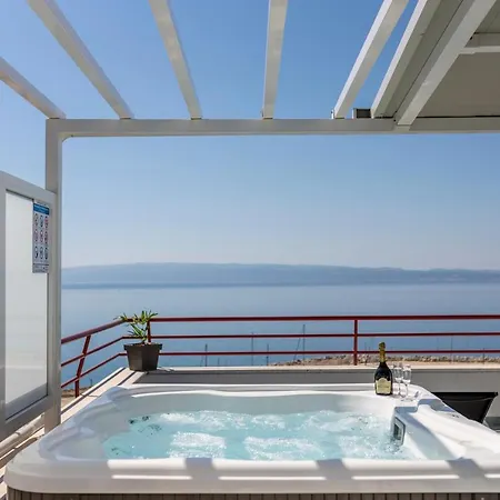 Seaside Penthouse With Hot Tub Sky Living * 스플리트