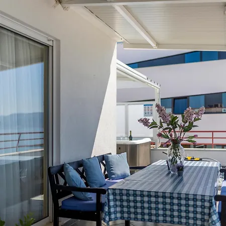 Seaside Penthouse With Hot Tub Sky Living 斯普利特