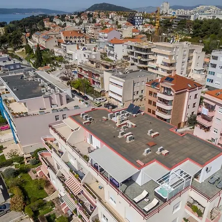 公寓 Seaside Penthouse With Hot Tub Sky Living