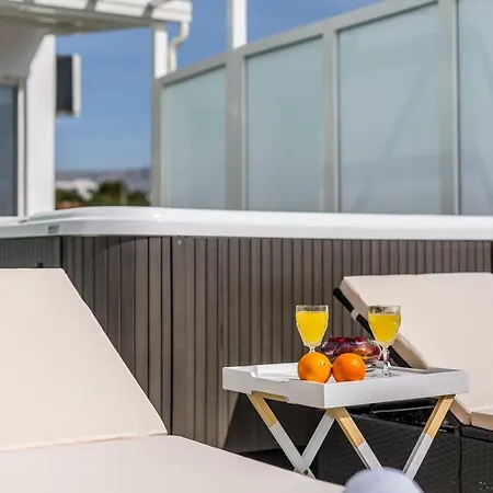 Seaside Penthouse With Hot Tub Sky Living * スプリト
