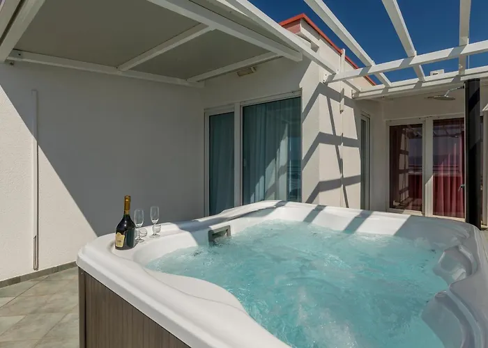 公寓 Seaside Penthouse With Hot Tub Sky Living *