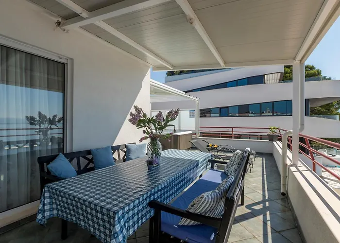 Seaside Penthouse With Hot Tub Sky Living *
