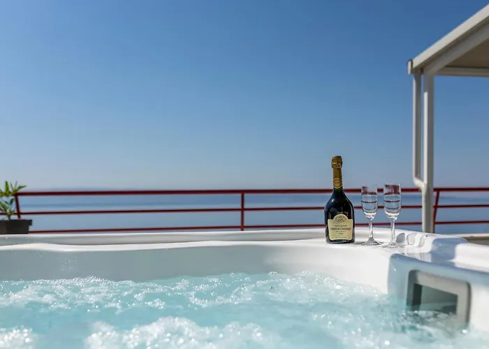 Seaside Penthouse With Hot Tub Sky Living * 斯普利特