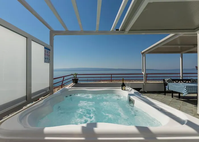 Seaside Penthouse With Hot Tub Sky Living *