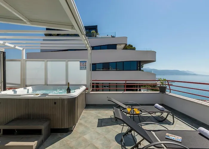 Seaside Penthouse With Hot Tub Sky Living *