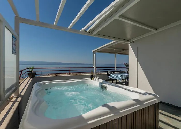 Seaside Penthouse With Hot Tub Sky Living *
