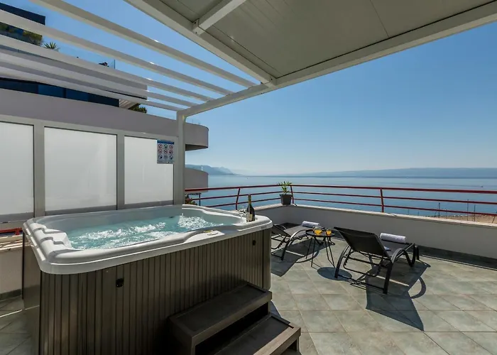 Seaside Penthouse With Hot Tub Sky Living * 斯普利特
