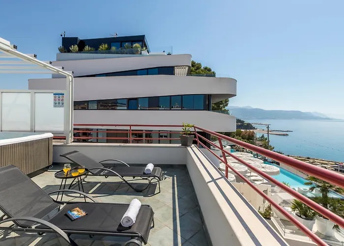 Seaside Penthouse With Hot Tub Sky Living
