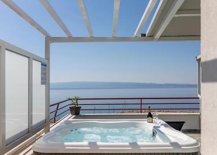 Seaside Penthouse With Hot Tub Sky Living * 斯普利特