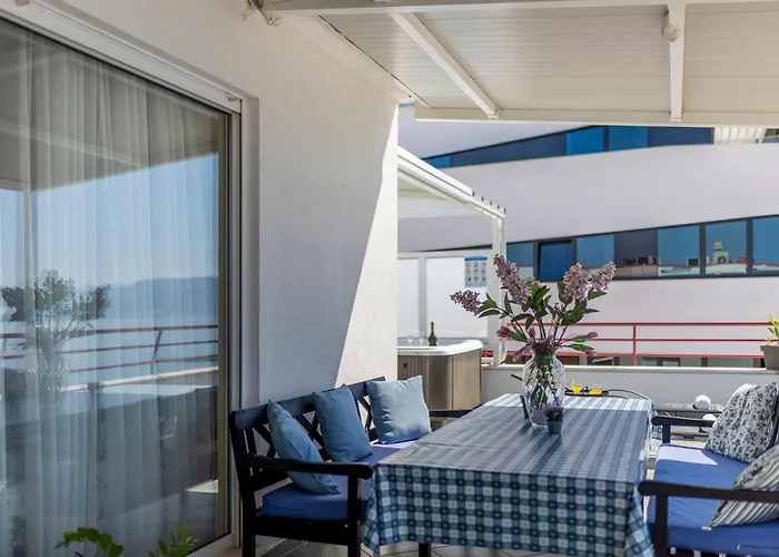 Seaside Penthouse With Hot Tub Sky Living 斯普利特