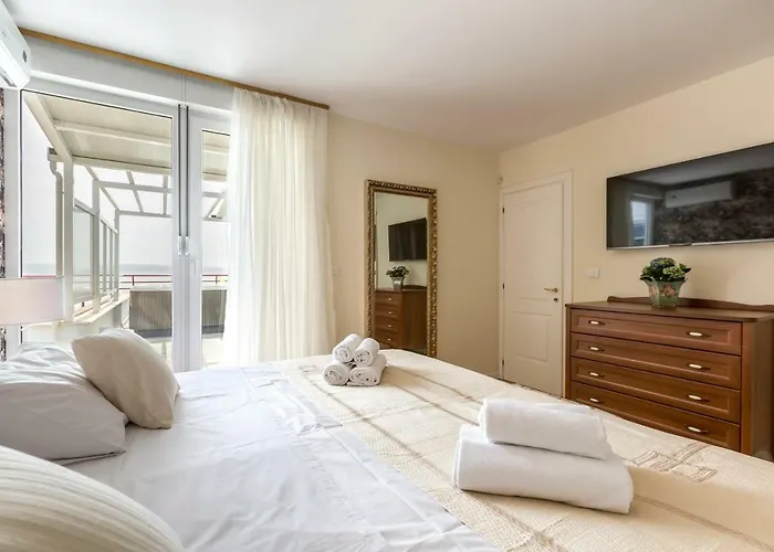 公寓 Seaside Penthouse With Hot Tub Sky Living 斯普利特