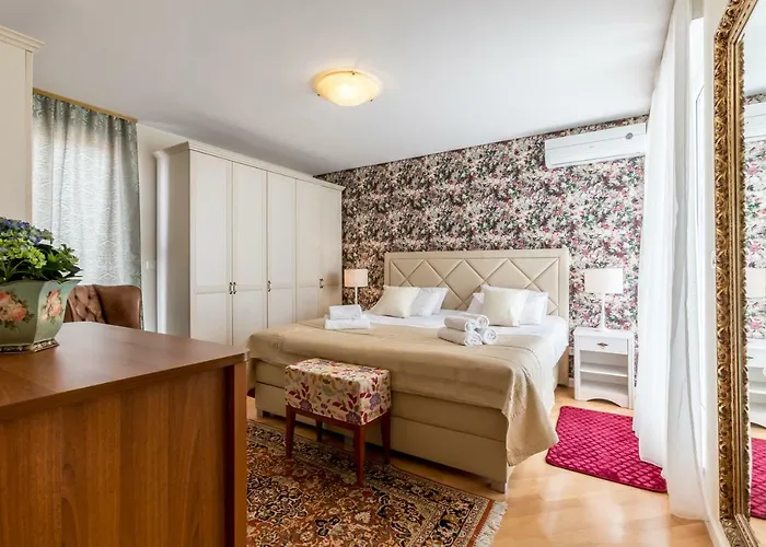 Seaside Penthouse With Hot Tub Sky Living 公寓 斯普利特