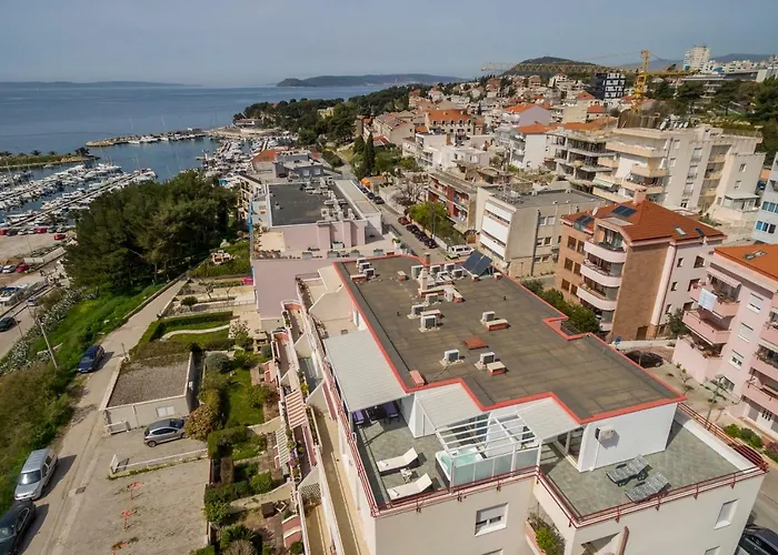 Seaside Penthouse With Hot Tub Sky Living 公寓 斯普利特