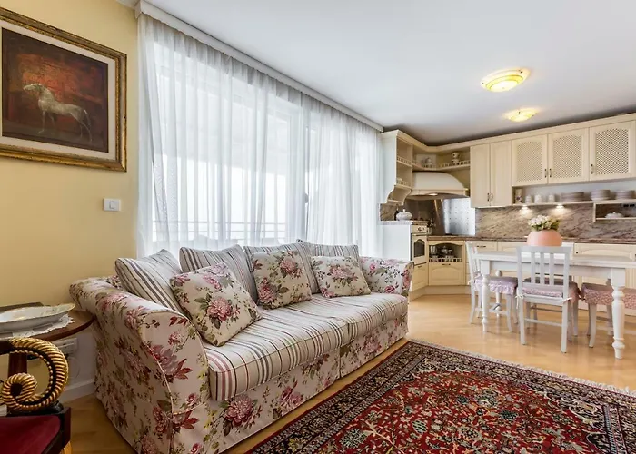 Seaside Penthouse With Hot Tub Sky Living 斯普利特