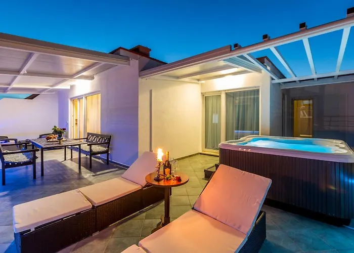 Seaside Penthouse With Hot Tub Sky Living