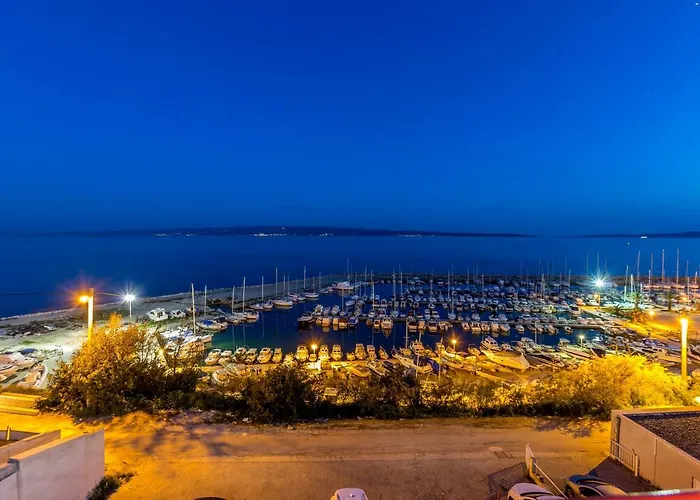 公寓 Seaside Penthouse With Hot Tub Sky Living *