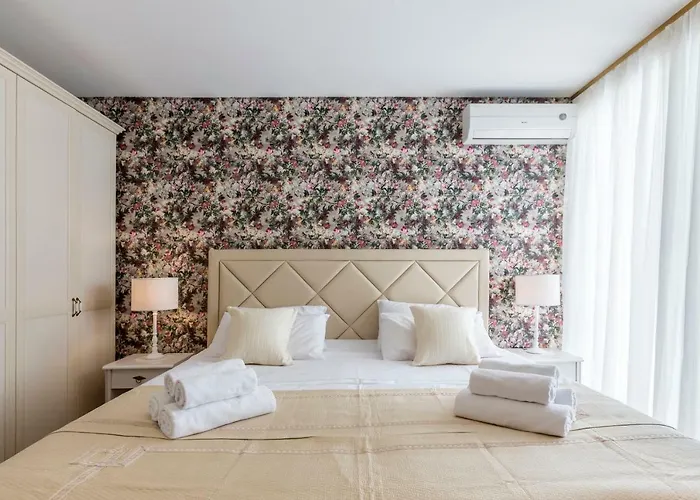 Seaside Penthouse With Hot Tub Sky Living *