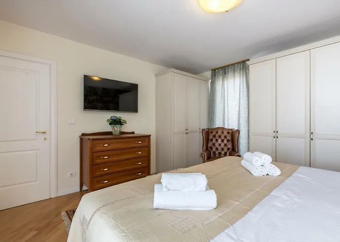 Seaside Penthouse With Hot Tub Sky Living *