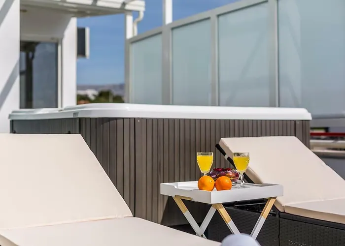 Seaside Penthouse With Hot Tub Sky Living * 斯普利特