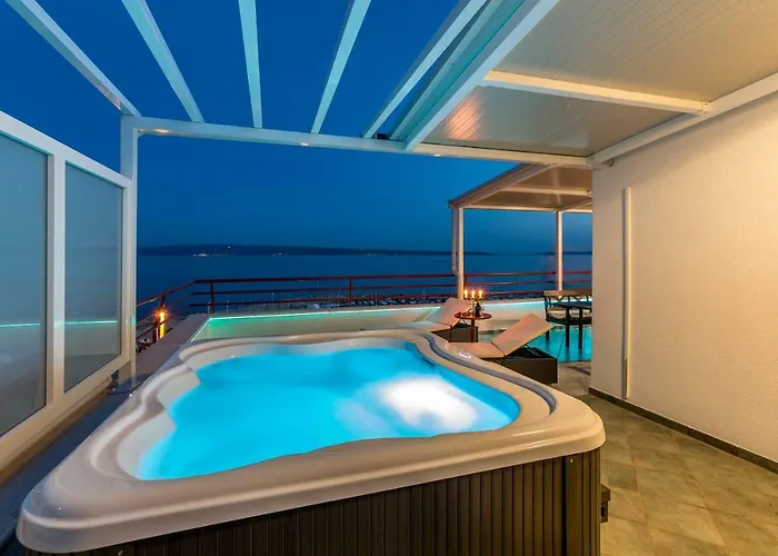 Seaside Penthouse With Hot Tub Sky Living 斯普利特