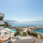 Seaside Penthouse With Hot Tub Sky Living Apartman Split