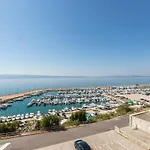 Seaside Penthouse With Hot Tub Sky Living Apartman *