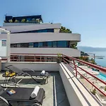 Seaside Penthouse With Hot Tub Sky Living