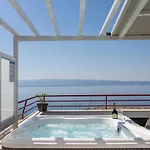 Seaside Penthouse With Hot Tub Sky Living * Split