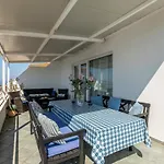 Apartman Seaside Penthouse With Hot Tub Sky Living *