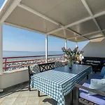 Apartman Seaside Penthouse With Hot Tub Sky Living