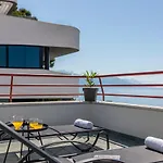 Apartman Seaside Penthouse With Hot Tub Sky Living