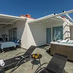 Seaside Penthouse With Hot Tub Sky Living Split