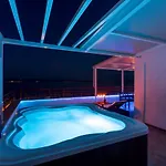 Apartman Seaside Penthouse With Hot Tub Sky Living