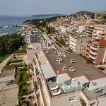 Seaside Penthouse With Hot Tub Sky Living Apartman Split
