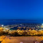 Apartman Seaside Penthouse With Hot Tub Sky Living *