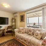 Seaside Penthouse With Hot Tub Sky Living Apartman *