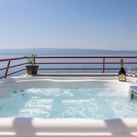 Seaside Penthouse With Hot Tub Sky Living 스플리트