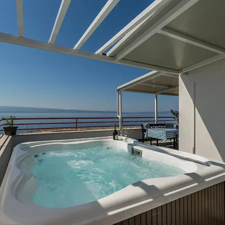 Seaside Penthouse With Hot Tub Sky Living *