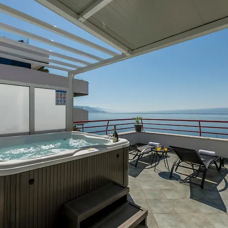 Seaside Penthouse With Hot Tub Sky Living * 스플리트