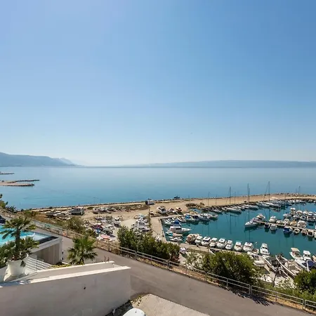 Seaside Penthouse With Hot Tub Sky Living *