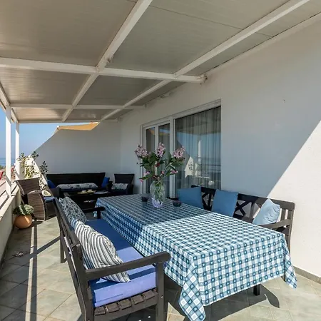 아파트 Seaside Penthouse With Hot Tub Sky Living *