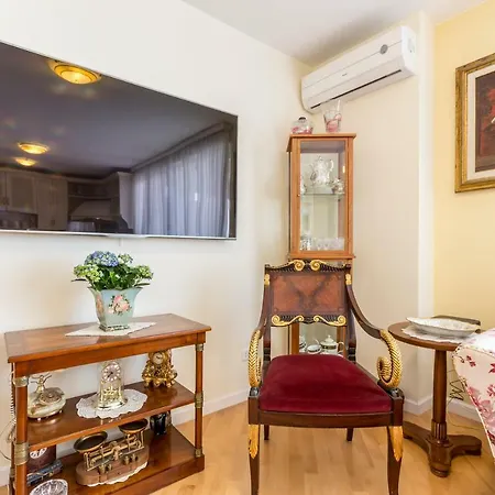 Seaside Penthouse With Hot Tub Sky Living 스플리트