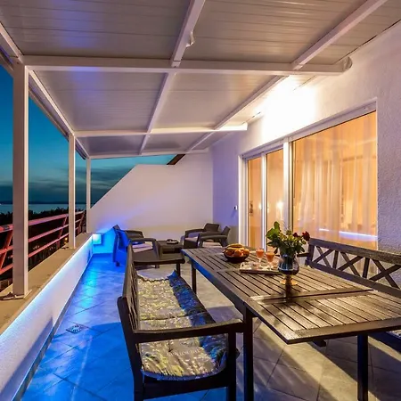 아파트 Seaside Penthouse With Hot Tub Sky Living *