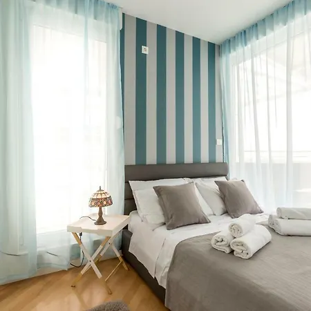 Seaside Penthouse With Hot Tub Sky Living Apartamento Split