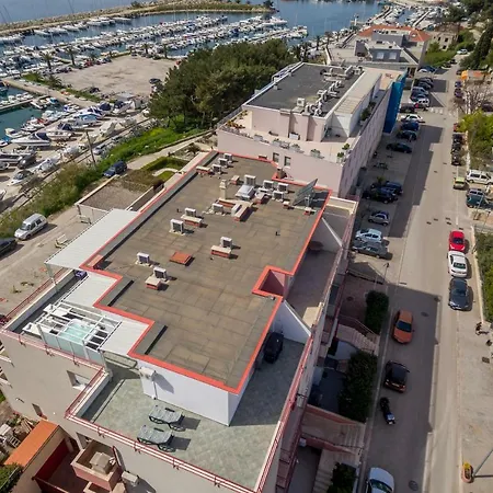 Seaside Penthouse With Hot Tub Sky Living * Split