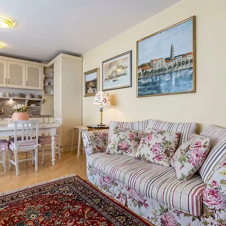 Seaside Penthouse With Hot Tub Sky Living 스플리트