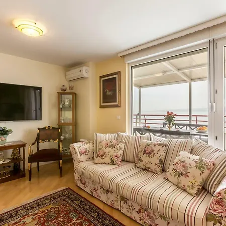 Seaside Penthouse With Hot Tub Sky Living 아파트 *